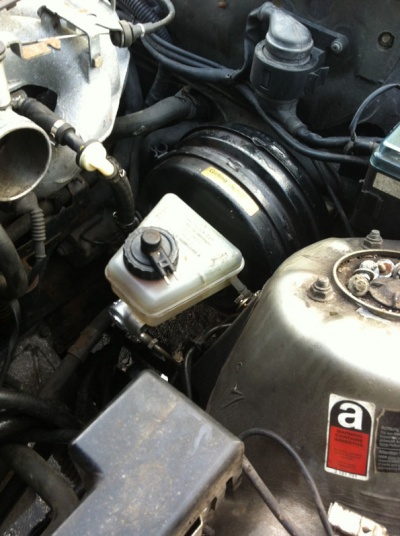 E32MasterCylinder011.jpg