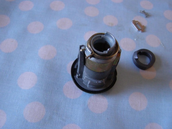 E30DoorLock14.jpg