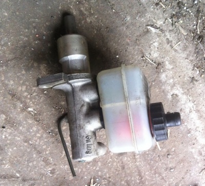 E32MasterCylinder001.jpg