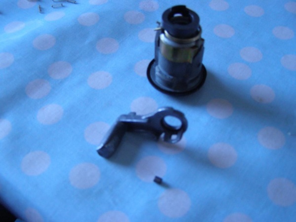 E30DoorLock17.jpg