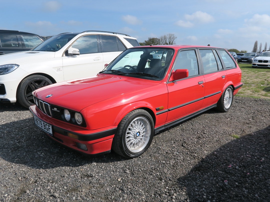 E30_touring_red.jpg