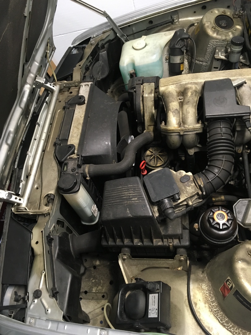 Dirty_engine_bay_above.jpg